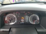 ✅ 2019 Ram 1500 Warlock • VIN: 1C6RR7GG3KS740925 • Lot: 84833975. Wystawiony na Copart z przebiegiem 93 776 mil. Bezpłatny archiwum sprzedaży aukcyjnych z USA i szczegółowy raport historii pojazdu na DreamBid. Zdjęcie 9.