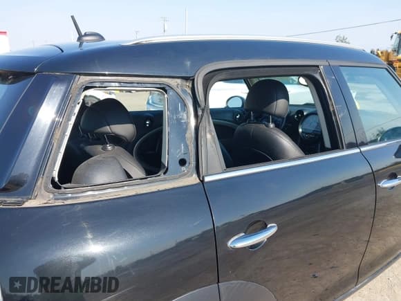 ✅ 2014 MINI Countryman • VIN: WMWZB3C52EWR37959 • Lot: 42719807. Listed on IAAI with 135,941 mi. Free auction sales archive from the USA and detailed vehicle history report at DreamBid. Image 6.