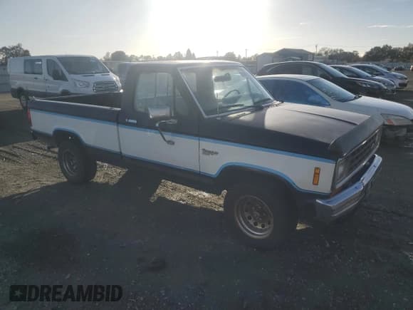 ✅ 1984 Ford Ranger XLT • VIN: 1FTCR10A4EUD01209 • Lot: 91868765. Wystawiony na Copart z przebiegiem 64 446 mil. Bezpłatny archiwum sprzedaży aukcyjnych z USA i szczegółowy raport historii pojazdu na DreamBid. Zdjęcie 4.