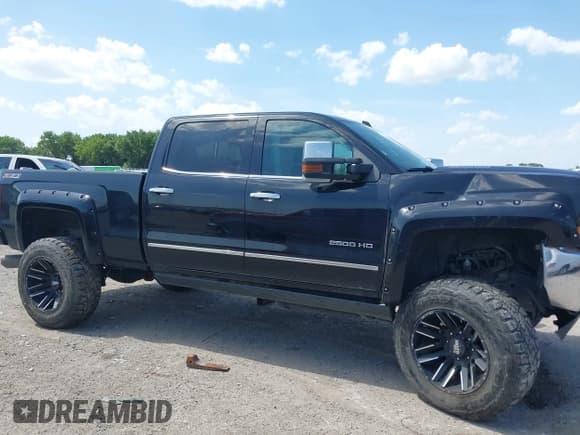 ✅ 2015 Chevrolet Silverado 2500HD LTZ • VIN: 1GC1KWE81FF510217 • Lot: 42779386. Listed on IAAI with Not provided. Free auction sales archive from the USA and detailed vehicle history report at DreamBid. Image 10.