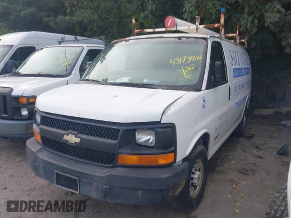 ✅ 2005 Chevrolet Express Cargo • VIN: 1GCGG25V151133071 • Lot: 43173880. Wystawiony na IAAI z przebiegiem 191 750 mil. Bezpłatny archiwum sprzedaży aukcyjnych z USA i szczegółowy raport historii pojazdu na DreamBid. Zdjęcie 2.