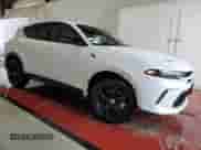 2024 Dodge Hornet R/T z VIN ZACPDFCW2R3A28905, wystawiony jako Copart lot #73383364 z przebiegiem 7 097 mil mil oraz Czysty tytuł • Clean title. Historia ofert i sprzedaży dostępna na DreamBid. Obrazek 4.