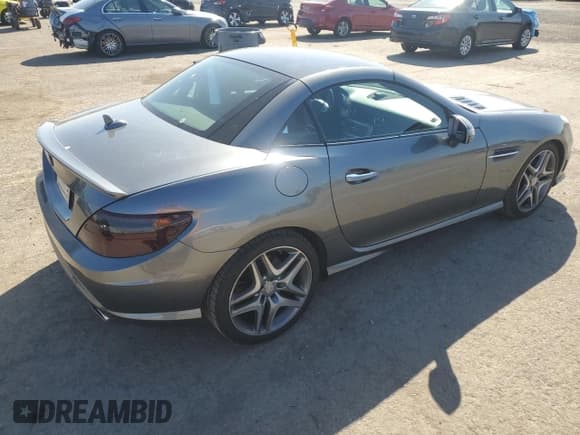 ✅ 2016 Mercedes-Benz SLK 350 • VIN: WDDPK5HA0GF117609 • Lot: 47100995. Wystawiony na Copart z przebiegiem 41 556 mil. Bezpłatny archiwum sprzedaży aukcyjnych z USA i szczegółowy raport historii pojazdu na DreamBid. Zdjęcie 3.