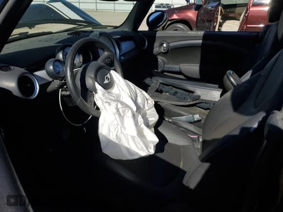 ✅ 2014 MINI Convertible • VIN: WMWZN3C53ET569753 • Lot: 87371225. Wystawiony na Copart z przebiegiem Nie podano. Bezpłatny archiwum sprzedaży aukcyjnych z USA i szczegółowy raport historii pojazdu na DreamBid. Zdjęcie 7.