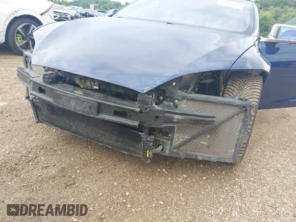 ✅ 2016 Tesla Model S 90D • VIN: 5YJSA1E24GF160562 • Lot: 42665666. Wystawiony na IAAI z przebiegiem 87 453 mil. Bezpłatny archiwum sprzedaży aukcyjnych z USA i szczegółowy raport historii pojazdu na DreamBid. Zdjęcie 6.