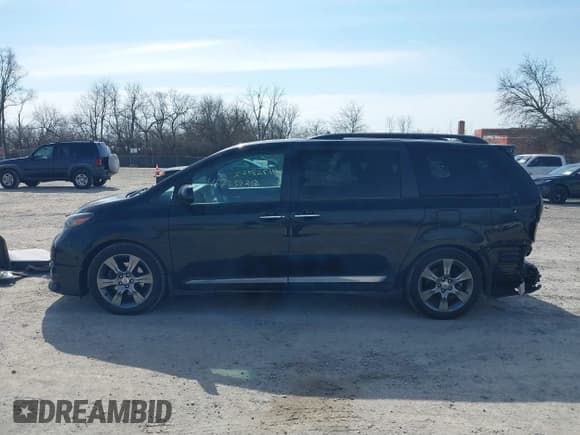 ✅ 2015 Toyota Sienna SE • VIN: 5TDXK3DC9FS652765 • Lot: 41723922. Listed on IAAI with 105,679 mi. Free auction sales archive from the USA and detailed vehicle history report at DreamBid. Image 15.