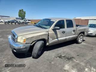 2005 Dodge Dakota SLT z VIN 1D7HE48N45S151209, wystawiony jako Copart lot #67482835 z przebiegiem 123 689 mil mil oraz Szkoda całkowita • Salvage title. Historia ofert i sprzedaży dostępna na DreamBid. Obrazek 1.