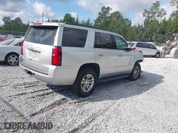 ✅ 2020 Chevrolet Tahoe LT • VIN: 1GNSCBKCXLR254180 • Lot: 43290464. Wystawiony na IAAI z przebiegiem 109 701 mil. Bezpłatny archiwum sprzedaży aukcyjnych z USA i szczegółowy raport historii pojazdu na DreamBid. Zdjęcie 4.