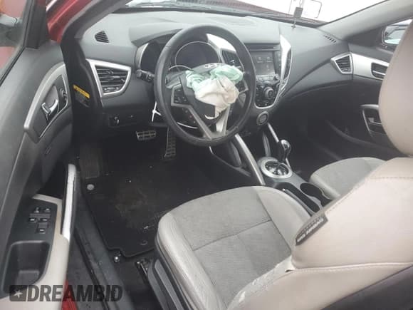 ✅ 2013 Hyundai Veloster w/Gray Int • VIN: KMHTC6AD2DU137573 • Lot: 50598474. Wystawiony na Copart z przebiegiem 82 258 mil. Bezpłatny archiwum sprzedaży aukcyjnych z USA i szczegółowy raport historii pojazdu na DreamBid. Zdjęcie 8.