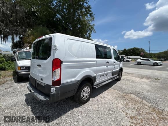 ✅ 2015 Ford Transit Cargo • VIN: 1FTNR1ZM6FKA47229 • Lot: 61978315. Listed on Copart with 227,678 mi. Free auction sales archive from the USA and detailed vehicle history report at DreamBid. Image 4.