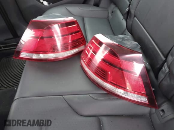 ✅ 2019 Volkswagen Golf S • VIN: 3VWH17AU7KM520624 • Lot: 41829713. Wystawiony na IAAI z przebiegiem 55 985 mil. Bezpłatny archiwum sprzedaży aukcyjnych z USA i szczegółowy raport historii pojazdu na DreamBid. Zdjęcie 12.