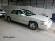 ✅ 2006 Lincoln Town Car Signature Limited • VIN: 1LNHM82VX6Y647333 • Lot: 64834215. Listed on Copart with 197,409 mi. Free auction sales archive from the USA and detailed vehicle history report at DreamBid. Image 4.