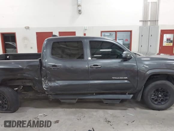 ✅ 2022 Toyota Tacoma SR • VIN: 3TMCZ5AN0NM527132 • Lot: 43525668. Listed on IAAI with 24,489 mi. Free auction sales archive from the USA and detailed vehicle history report at DreamBid. Image 13.