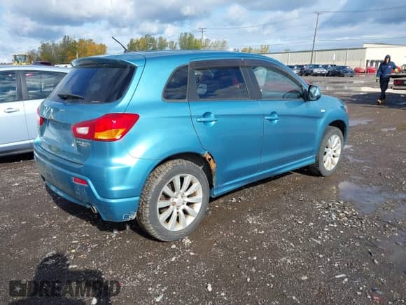 2011 Mitsubishi Outlander SE with VIN JA4AR4AU1BZ001556, listed as a IAAI auction lot 43490898 with 163,930 mi miles and . Bid and sale history available at DreamBid. Image 4.