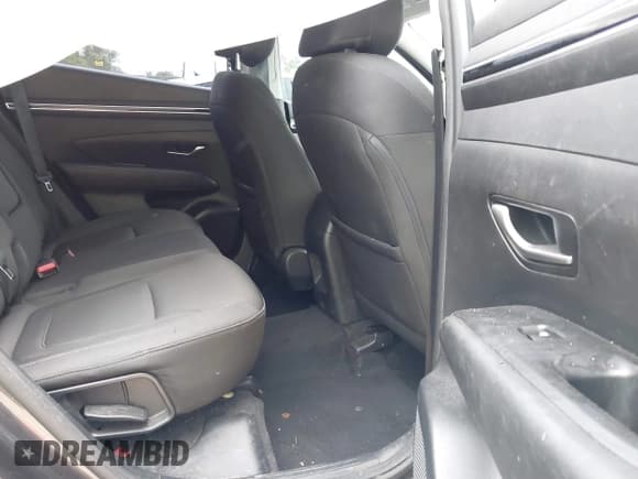 ✅ 2022 Hyundai Tucson SE • VIN: 5NMJACAE0NH031768 • Lot: 42504229. Wystawiony na IAAI z przebiegiem 95 106 mil. Bezpłatny archiwum sprzedaży aukcyjnych z USA i szczegółowy raport historii pojazdu na DreamBid. Zdjęcie 8.