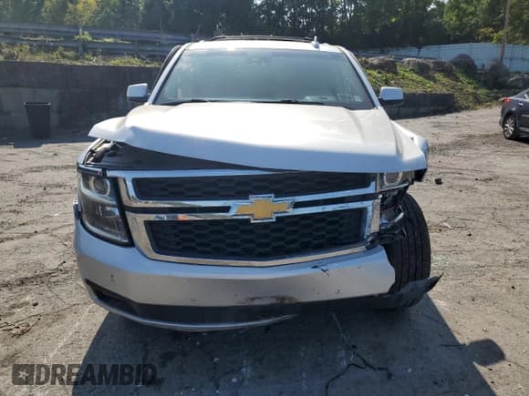 ✅ 2018 Chevrolet Suburban LT • VIN: 1GNSKHKC0JR380860 • Lot: 71195434. Wystawiony na Copart z przebiegiem 69 452 mil. Bezpłatny archiwum sprzedaży aukcyjnych z USA i szczegółowy raport historii pojazdu na DreamBid. Zdjęcie 5.