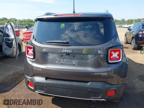 ✅ 2017 Jeep Renegade Limited • VIN: ZACCJBDB8HPG61251 • Lot: 42894471. Wystawiony na IAAI z przebiegiem 33 411 mil. Bezpłatny archiwum sprzedaży aukcyjnych z USA i szczegółowy raport historii pojazdu na DreamBid. Zdjęcie 16.