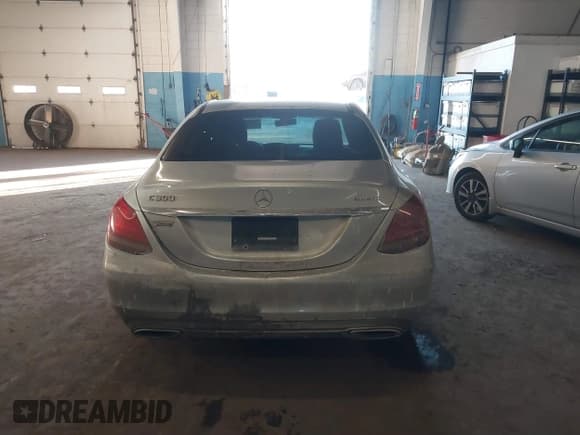 ✅ 2021 Mercedes-Benz C 300 • VIN: W1KWF8EB6MR646927 • Lot: 41645450. Wystawiony na IAAI z przebiegiem 53 464 mil. Bezpłatny archiwum sprzedaży aukcyjnych z USA i szczegółowy raport historii pojazdu na DreamBid. Zdjęcie 16.