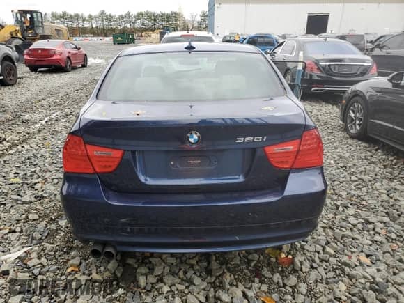 2011 BMW 3 Series 328i xDrive z VIN WBAPK7C58BF196694, wystawiony jako Copart lot #90617205 z przebiegiem Nie podano mil oraz Czysty tytuł • Clean title. Historia ofert i sprzedaży dostępna na DreamBid. Obrazek 6.