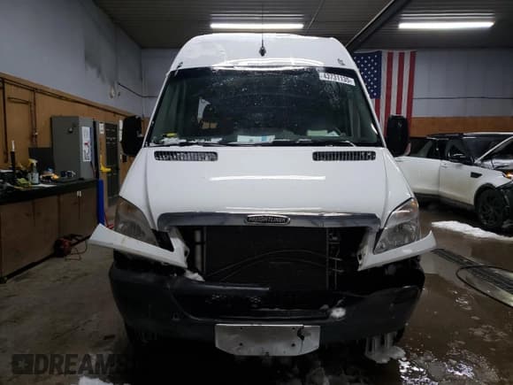 ✅ 2011 Freightliner Sprinter • VIN: WDRPE8CCXB5547450 • Lot: 43731135. Listed on Copart with 212,275 mi. Free auction sales archive from the USA and detailed vehicle history report at DreamBid. Image 5.