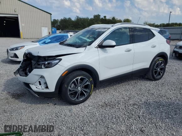✅ 2021 Buick Encore GX Essence • VIN: KL4MMFSL1MB144421 • Lot: 85149745. Wystawiony na Copart z przebiegiem 41 093 mil. Bezpłatny archiwum sprzedaży aukcyjnych z USA i szczegółowy raport historii pojazdu na DreamBid. Zdjęcie 1.