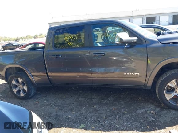✅ 2019 Ram 1500 Laramie • VIN: 1C6SRFRT8KN920471 • Лот: 43491065. Опубликован ранее на IAAI с пробегом 100 080 миль. Бесплатный доступ к архиву аукционных продаж из США и подробный отчёт об истории автомобиля на DreamBid. Изображение 13.