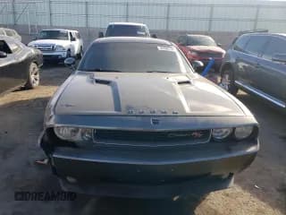 ✅ 2009 Dodge Challenger R/T • VIN: 2B3LJ54T49H579922 • Lot: 85990124. Wystawiony na Copart z przebiegiem 137 613 mil. Bezpłatny archiwum sprzedaży aukcyjnych z USA i szczegółowy raport historii pojazdu na DreamBid. Zdjęcie 5.
