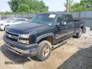 ✅ 2005 Chevrolet Silverado 2500HD LS • VIN: 1GCHK232X5F966561 • Lot: 42402828. Wystawiony na IAAI z przebiegiem 207 618 mil. Bezpłatny archiwum sprzedaży aukcyjnych z USA i szczegółowy raport historii pojazdu na DreamBid. Zdjęcie 2.