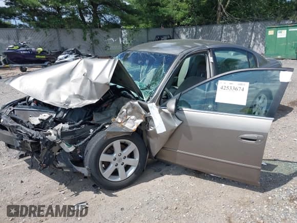 ✅ 2004 Nissan Altima S • VIN: 1N4AL11E74C105527 • Лот: 42533674. Опубликован ранее на IAAI с пробегом 105 470 миль. Бесплатный доступ к архиву аукционных продаж из США и подробный отчёт об истории автомобиля на DreamBid. Изображение 2.