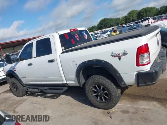 ✅ 2021 Ram 2500 Tradesman • VIN: 3C6UR5CJXMG611381 • Lot: 42515153. Wystawiony na IAAI z przebiegiem 59 773 mil. Bezpłatny archiwum sprzedaży aukcyjnych z USA i szczegółowy raport historii pojazdu na DreamBid. Zdjęcie 14.