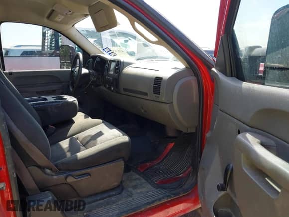 2010 Chevrolet Silverado 1500 Work Truck z VIN 1GCSCPEX2AZ120197, wystawiony jako IAAI lot #42876585 z przebiegiem 230 135 mil mil oraz . Historia ofert i sprzedaży dostępna na DreamBid. Obrazek 5.