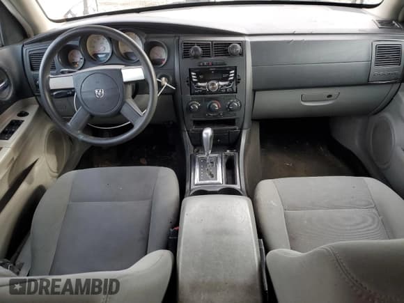 ✅ 2006 Dodge Magnum • VIN: 2D4FV47T96H335087 • Lot: 92134245. Wystawiony na Copart z przebiegiem 150 208 mil. Bezpłatny archiwum sprzedaży aukcyjnych z USA i szczegółowy raport historii pojazdu na DreamBid. Zdjęcie 8.