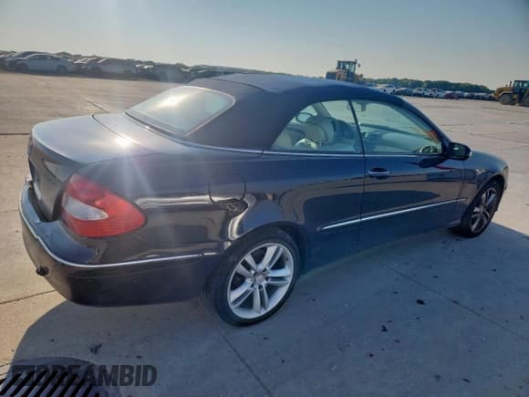 ✅ 2008 Mercedes-Benz CLK 350 • VIN: WDBTK56F38T091547 • Lot: 81066275. Listed on Copart with 105,170 mi. Free auction sales archive from the USA and detailed vehicle history report at DreamBid. Image 3.