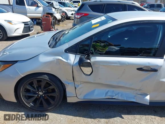 ✅ 2021 Toyota Corolla SE • VIN: 5YFS4MCE3MP080501 • Lot: 42506799. Wystawiony na IAAI z przebiegiem 50 576 mil. Bezpłatny archiwum sprzedaży aukcyjnych z USA i szczegółowy raport historii pojazdu na DreamBid. Zdjęcie 6.