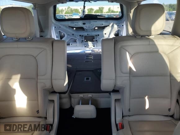 ✅ 2021 Lincoln Navigator Reserve • VIN: 5LMJJ3LTXMEL17469 • Lot: 61972145. Wystawiony na Copart z przebiegiem 48 265 mil. Bezpłatny archiwum sprzedaży aukcyjnych z USA i szczegółowy raport historii pojazdu na DreamBid. Zdjęcie 10.