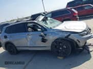 ✅ 2023 Volkswagen Tiguan SE R-Line Black • VIN: 3VVCB7AX0PM062647 • Lot: 43512995. Wystawiony na IAAI z przebiegiem 34 220 mil. Bezpłatny archiwum sprzedaży aukcyjnych z USA i szczegółowy raport historii pojazdu na DreamBid. Zdjęcie 14.