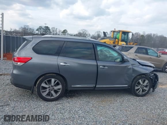 ✅ 2015 Nissan Pathfinder SV • VIN: 5N1AR2MN1FC625358 • Lot: 41516270. Listed on IAAI with 166,688 mi. Free auction sales archive from the USA and detailed vehicle history report at DreamBid. Image 13.