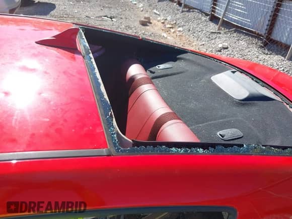 2013 Hyundai Genesis Coupe Track z VIN KMHHU6KJ3DU084938, wystawiony jako IAAI lot #43627084 z przebiegiem 94 580 mil mil oraz . Historia ofert i sprzedaży dostępna na DreamBid. Obrazek 6.