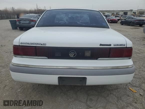 ✅ 1992 Mercury Grand Marquis GS • VIN: 2MECM74W2NX727883 • Lot: 82636234. Wystawiony na Copart z przebiegiem 56 804 mil. Bezpłatny archiwum sprzedaży aukcyjnych z USA i szczegółowy raport historii pojazdu na DreamBid. Zdjęcie 6.