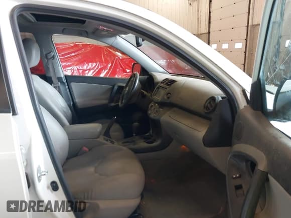 ✅ 2010 Toyota RAV4 Limited • VIN: 2T3DF4DV6AW070189 • Lot: 40824725. Listed on IAAI with 92,294 mi. Free auction sales archive from the USA and detailed vehicle history report at DreamBid. Image 5.