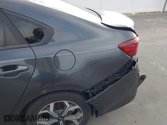 ✅ 2019 Kia Forte LXS • VIN: 3KPF24AD5KE059925 • Lot: 43833314. Listed on IAAI with 86,572 mi. Free auction sales archive from the USA and detailed vehicle history report at DreamBid. Image 17.