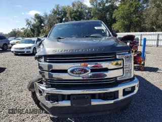 ✅ 2019 Ford F-250 XLT • VIN: 1FT7W2BTXKEF68133 • Lot: 90440475. Wystawiony na Copart z przebiegiem 79 838 mil. Bezpłatny archiwum sprzedaży aukcyjnych z USA i szczegółowy raport historii pojazdu na DreamBid. Zdjęcie 5.