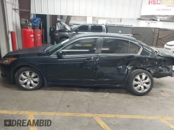 ✅ 2009 Honda Accord EX-L • VIN: JHMCP26839C001039 • Lot: 43748396. Wystawiony na IAAI z przebiegiem 168 757 mil. Bezpłatny archiwum sprzedaży aukcyjnych z USA i szczegółowy raport historii pojazdu na DreamBid. Zdjęcie 14.