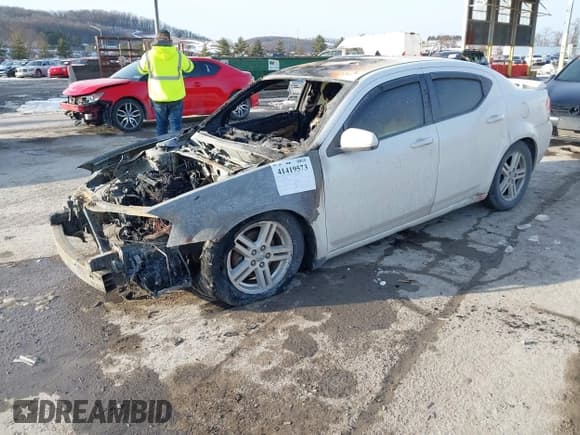 ✅ 2009 Dodge Avenger SXT • VIN: 1B3LC56B09N555168 • Лот: 41419573. Опубликован ранее на IAAI с пробегом 173 854 миль. Бесплатный доступ к архиву аукционных продаж из США и подробный отчёт об истории автомобиля на DreamBid. Изображение 2.