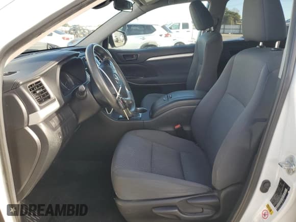 ✅ 2019 Toyota Highlander LE • VIN: 5TDBZRFH4KS737153 • Лот: 82694905. Опубликован ранее на Copart с пробегом 103 822 миль. Бесплатный доступ к архиву аукционных продаж из США и подробный отчёт об истории автомобиля на DreamBid. Изображение 7.