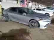 2022 Toyota Camry SE z VIN 4T1G11AK0NU621820, wystawiony jako Copart lot #86604205 z przebiegiem 101 107 mil mil oraz Szkoda całkowita • Salvage title. Historia ofert i sprzedaży dostępna na DreamBid. Obrazek 4.