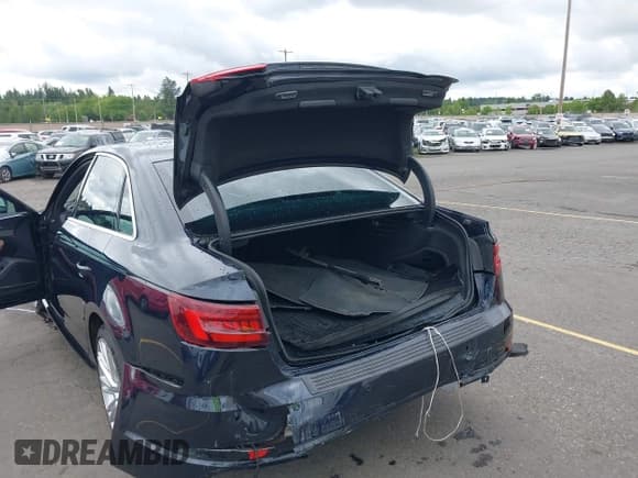 ✅ 2018 Audi A4 Prestige • VIN: WAUFNAF45JA019132 • Lot: 42239810. Wystawiony na IAAI z przebiegiem 63 002 mil. Bezpłatny archiwum sprzedaży aukcyjnych z USA i szczegółowy raport historii pojazdu na DreamBid. Zdjęcie 6.