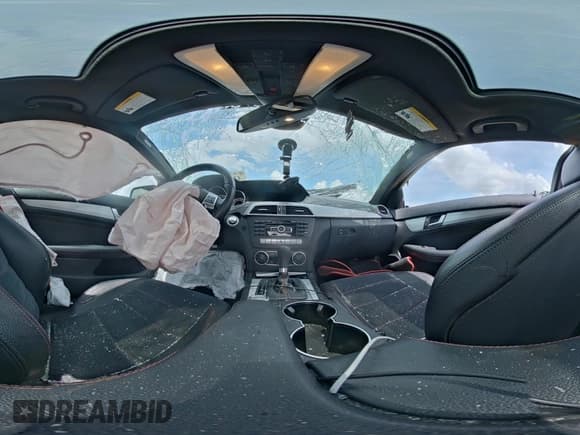 ✅ 2014 Mercedes-Benz C 250 • VIN: WDDGJ4HB0EG198267 • Lot: 42495263. Wystawiony na IAAI z przebiegiem 98 824 mil. Bezpłatny archiwum sprzedaży aukcyjnych z USA i szczegółowy raport historii pojazdu na DreamBid. Zdjęcie 17.