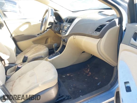 ✅ 2012 Hyundai Accent GLS • VIN: KMHCT4AE0CU230975 • Lot: 42913835. Wystawiony na IAAI z przebiegiem 114 118 mil. Bezpłatny archiwum sprzedaży aukcyjnych z USA i szczegółowy raport historii pojazdu na DreamBid. Zdjęcie 5.