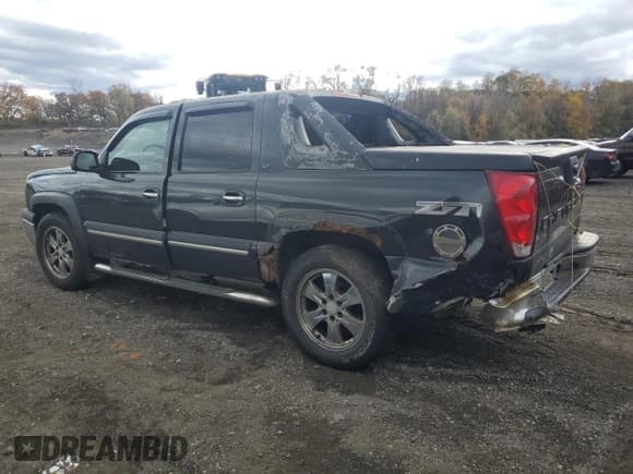 ✅ 2005 Chevrolet Avalanche Z71 • VIN: 3GNEK12Z95G235170 • Lot: 90587725. Listed on Copart with 201,040 mi. Free auction sales archive from the USA and detailed vehicle history report at DreamBid. Image 2.